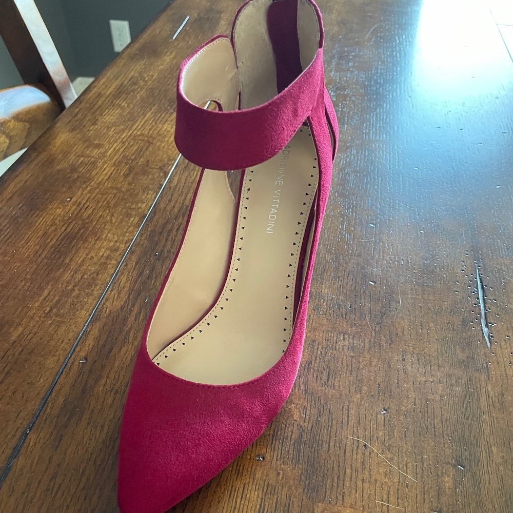 Women’s Adrienne Vittadini Red suede pumps